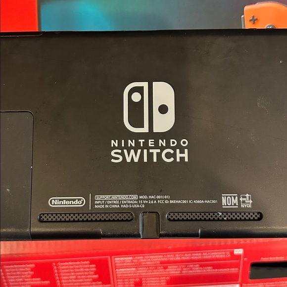 Nintendo Switch - Picture 8 of 13